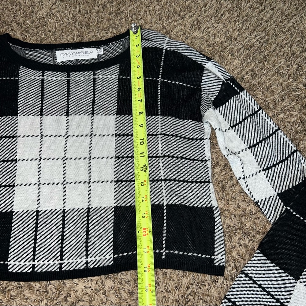 Cropped Sweater - Picture 4 of 6